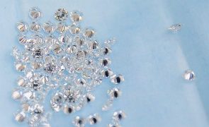 De Beers identificou oito novas áreas potenciais de produção de diamantes em Angola