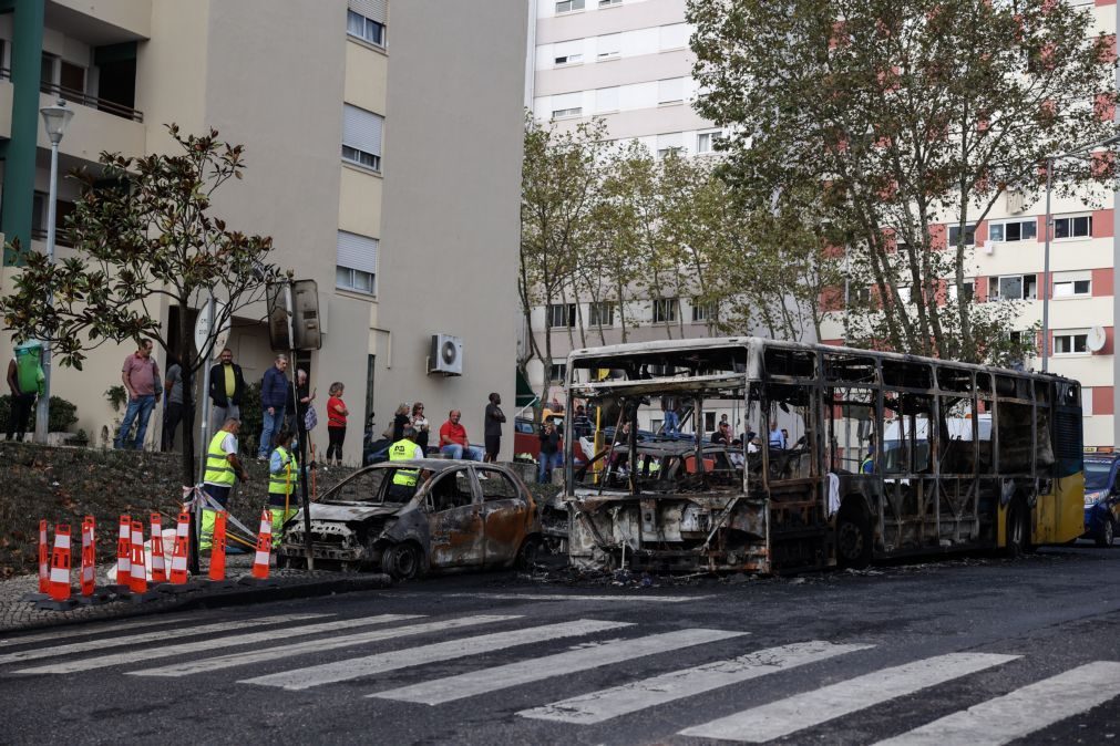 Motorista de autocarro incendiado em Loures em estado grave