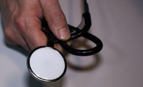 Mais de 6.000 médicos e enfermeiros estrangeiros trabalham em Portugal