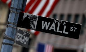 Wall Street inicia semana em alta e preço do petróleo cai