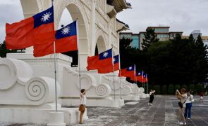 Alta diplomata dos Estados Unidos visita Taiwan após críticas de Trump à ilha