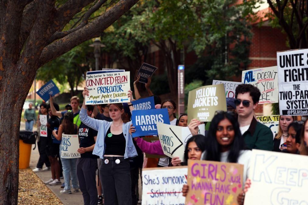 Muita indignação contra Trump mas pouca confiança na vitória democrata em protesto em Atlanta