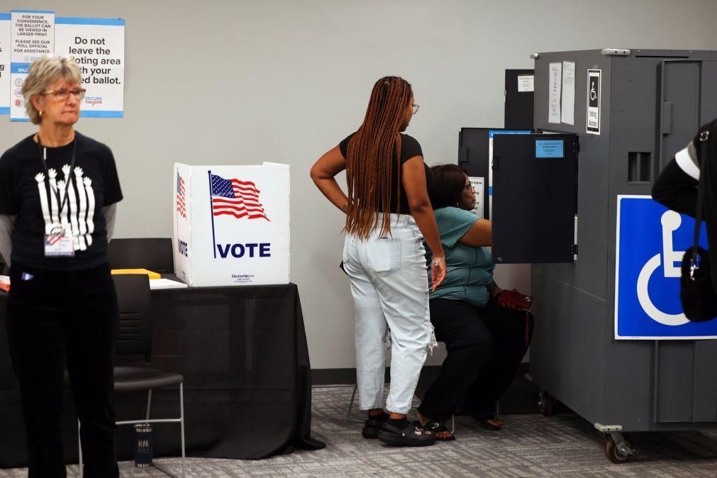 Segurança apertada na votação de alto risco de Fulton County, EUA