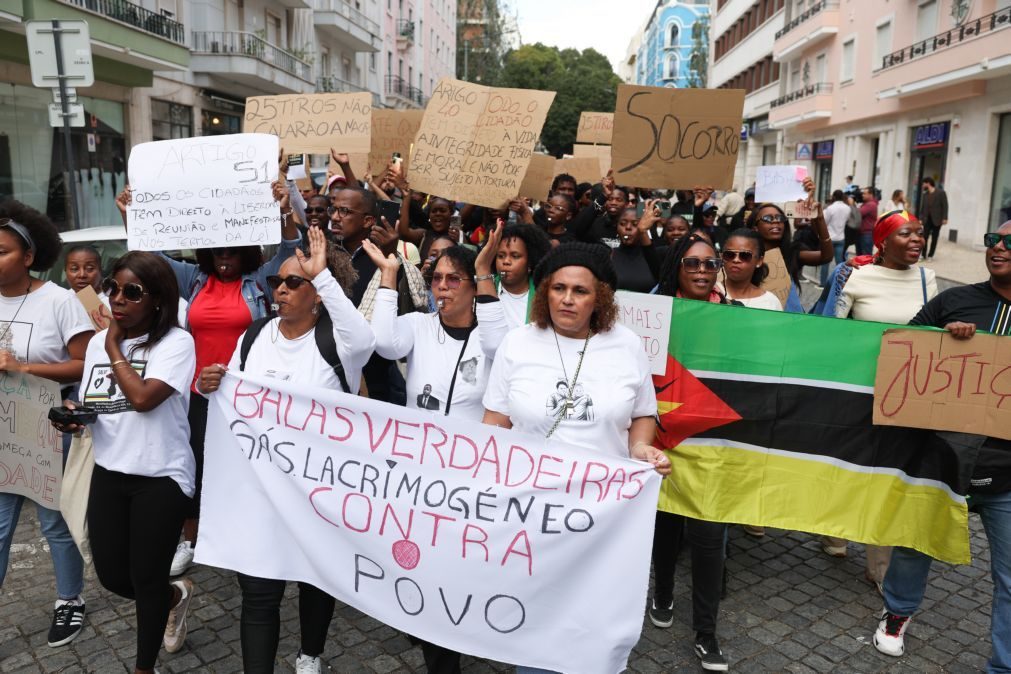 Mais de uma centena de manifestantes em Lisboa para pedir 