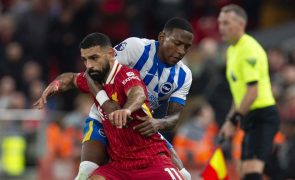 Liverpool vence e assume liderança após derrota do Manchester City