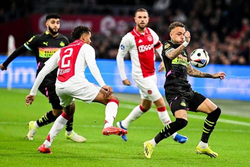 Ajax vence 'clássico' e acaba com invencibilidade do PSV no campeonato