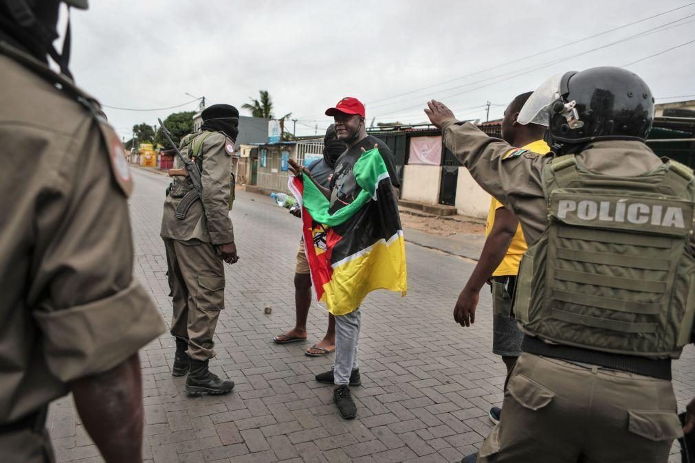 Militares chegam ao centro de Maputo para limpar vias vandalizadas