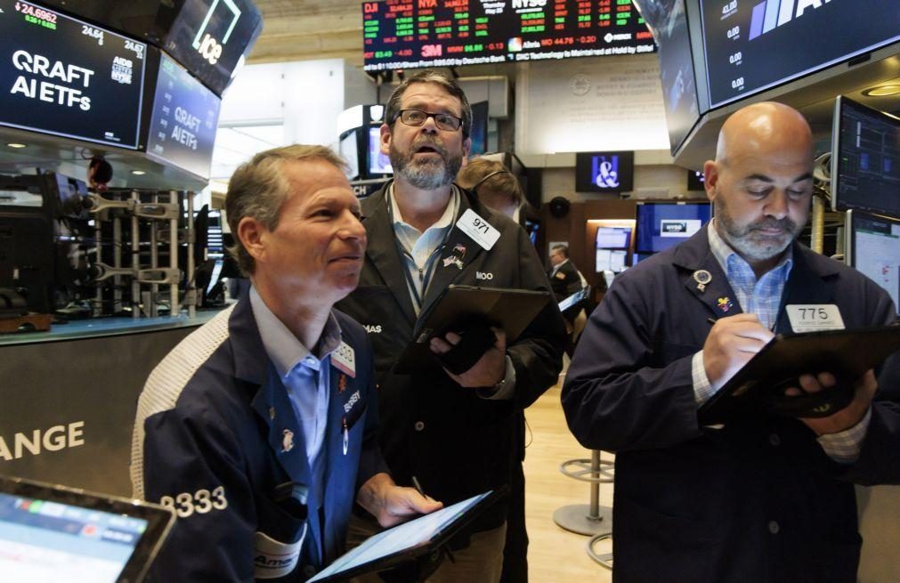 Wall Street mantém tendência de subida com Nasdaq e S&P500 a renovarem recordes