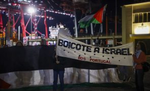 Dezenas manifestam-se em Lisboa contra atracagem de navio acusado de transportar armas para Israel