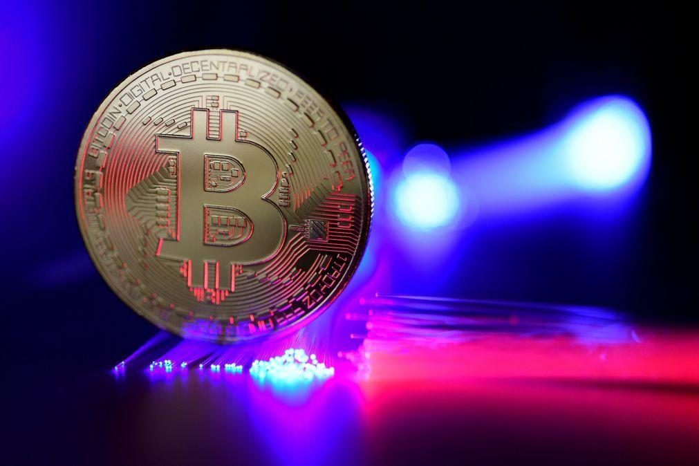 Bitcoin atinge novo recorde ao superar 84.000 dólares