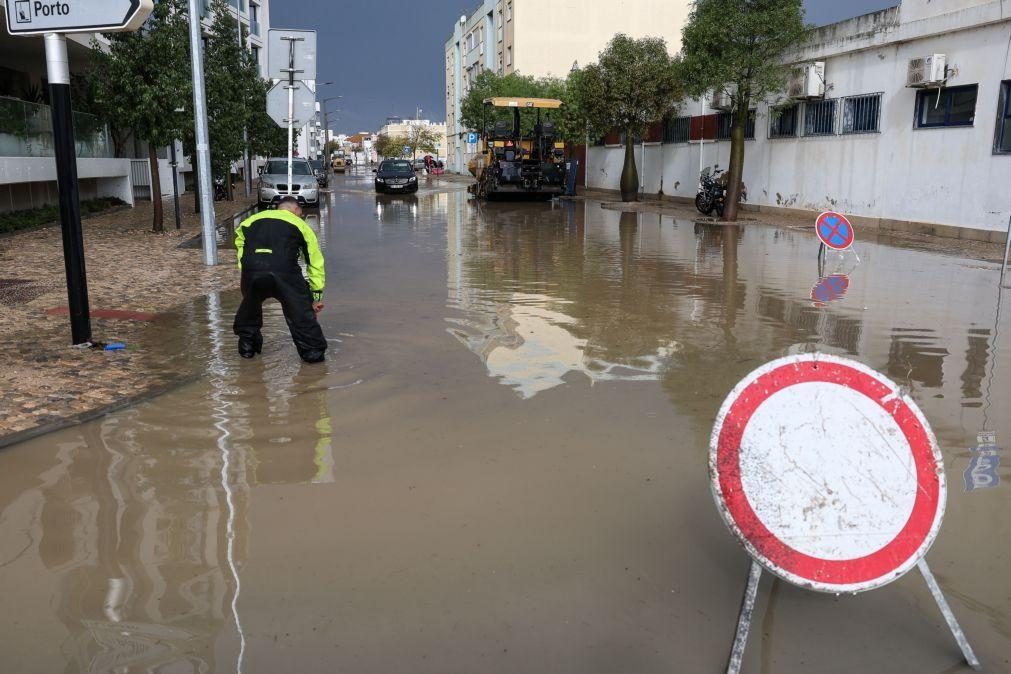 Chuva intensa provoca inundações na cidade de Olhão