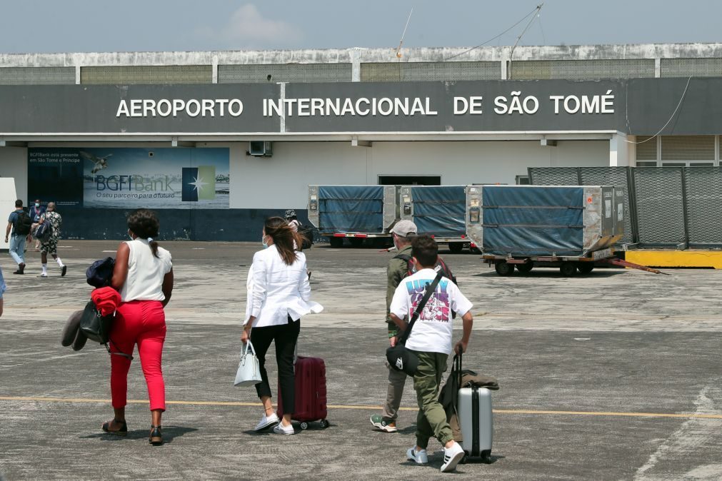 NOVO TÍTULO:Governo são-tomense sobe taxas aeroportuárias para 220 euros a partir de dezembro