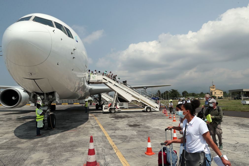 Oposição são-tomense vê no aumento de taxas aeroportuárias um 