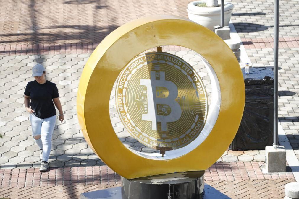 Bitcoin ultrapassa pela primeira vez os 95 mil dólares