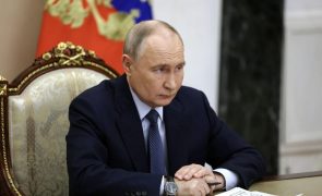 Putin proíbe adoção por lei a cidadãos de países que permitem mudança de sexo