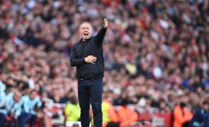 Steve Cooper afastado do comando técnico do Leicester City