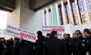 Centenas de bombeiros exigem valorização da carreira em manifestação em Lisboa