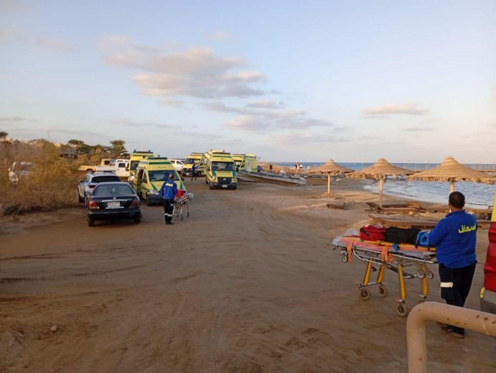 Egito recupera quatro cadáveres e três sobreviventos de naufrágio no Mar Vermelho