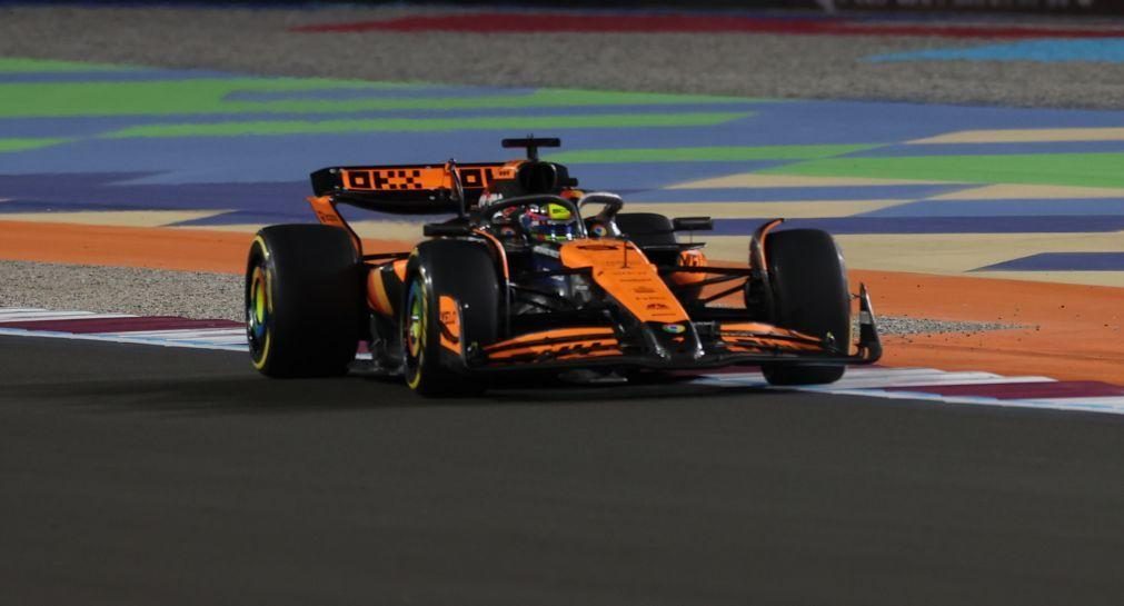 Lando Norris oferece vitória a Oscar Piastri na sprint do Qatar