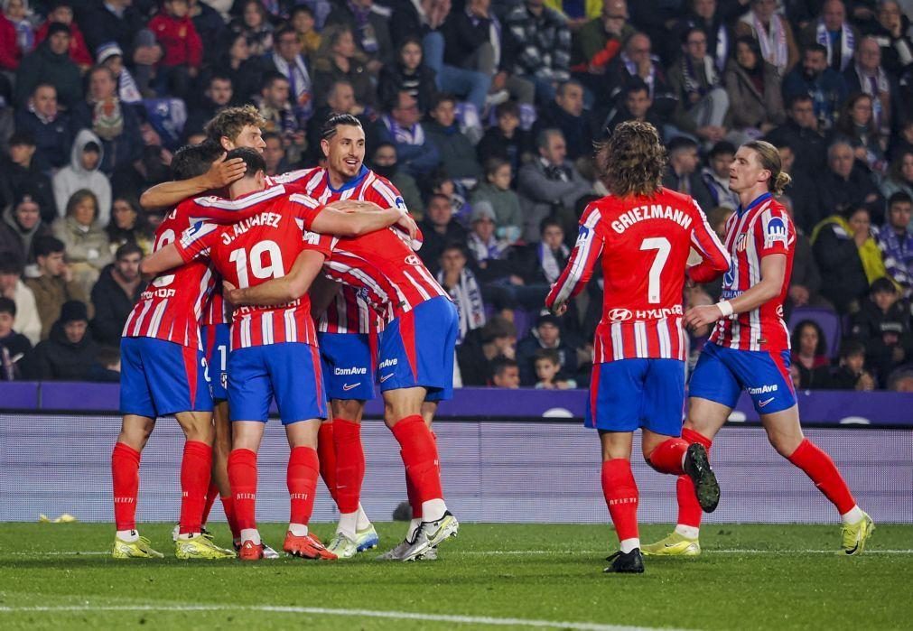 Atlético Madrid goleia Valladolid e aproxima-se do líder FC Barcelona