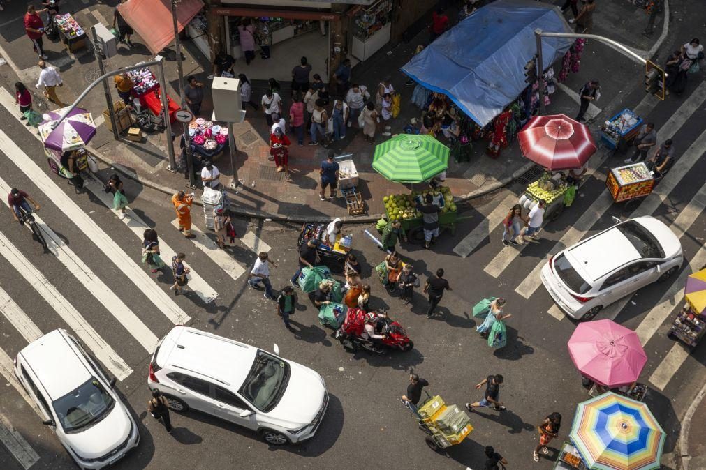 Economia do Brasil cresce 4% num ano