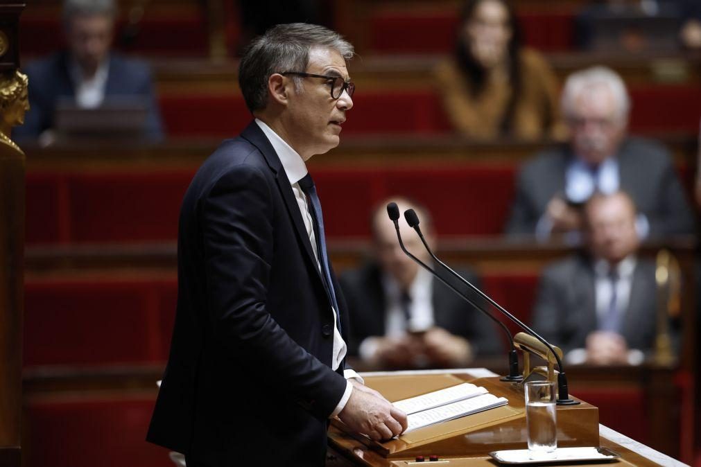 França: Socialistas pedem novo primeiro-ministro de esquerda