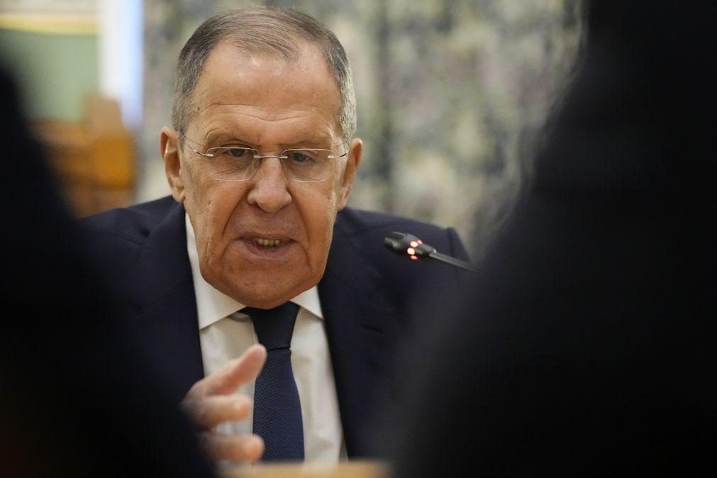 Rússia, Turquia e Irão pedem cessar-fogo imediato na Síria, diz Lavrov