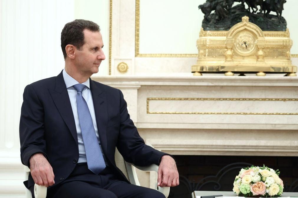 Bachar al-Assad em Mocosvo, Rússia concedeu asilo