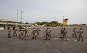 Dois militares guineenses morrem num acidente com granada durante treinos