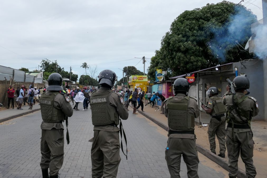 Partido que apoia Mondlane submete queixa-crime contra porta-voz da polícia moçambicana