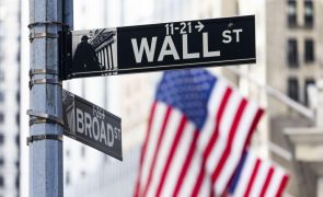 Wall Street sobe e tenta recuperar de perdas recentes