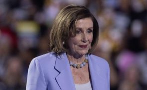 Nancy Pelosi hospitalizada no Luxemburgo após sofrer lesão