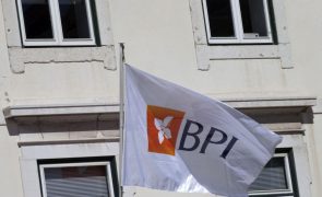 Fitch sobe 'rating' do BPI para A- com perspetiva estável