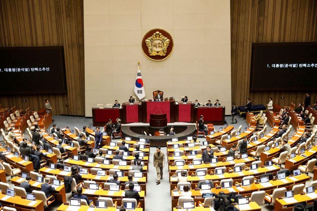 Parlamento sul-coreano aprova a destituição do Presidente Yoon Suk-yeol