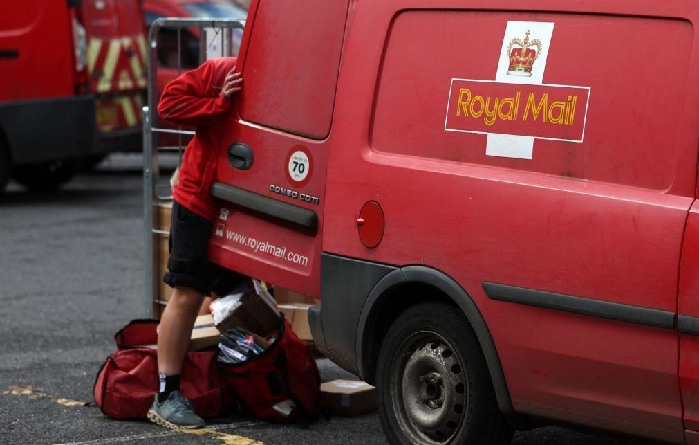 Governo britânico aprova venda da Royal Mail a multimilionário checo