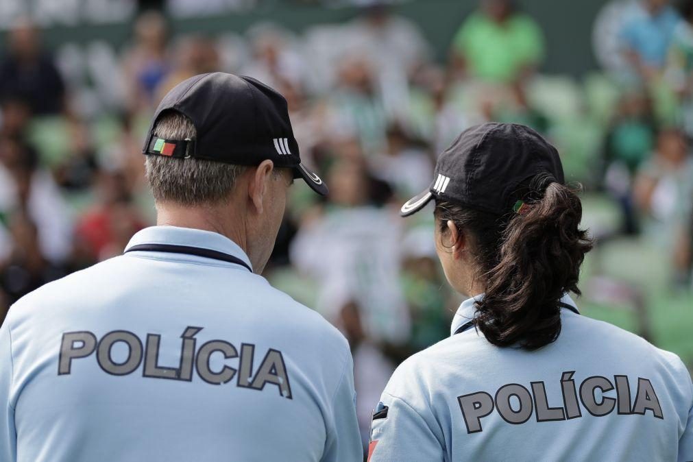 Polícia ferido junto a local em Sintra onde claque deflagrou engenhos pirotécnicos