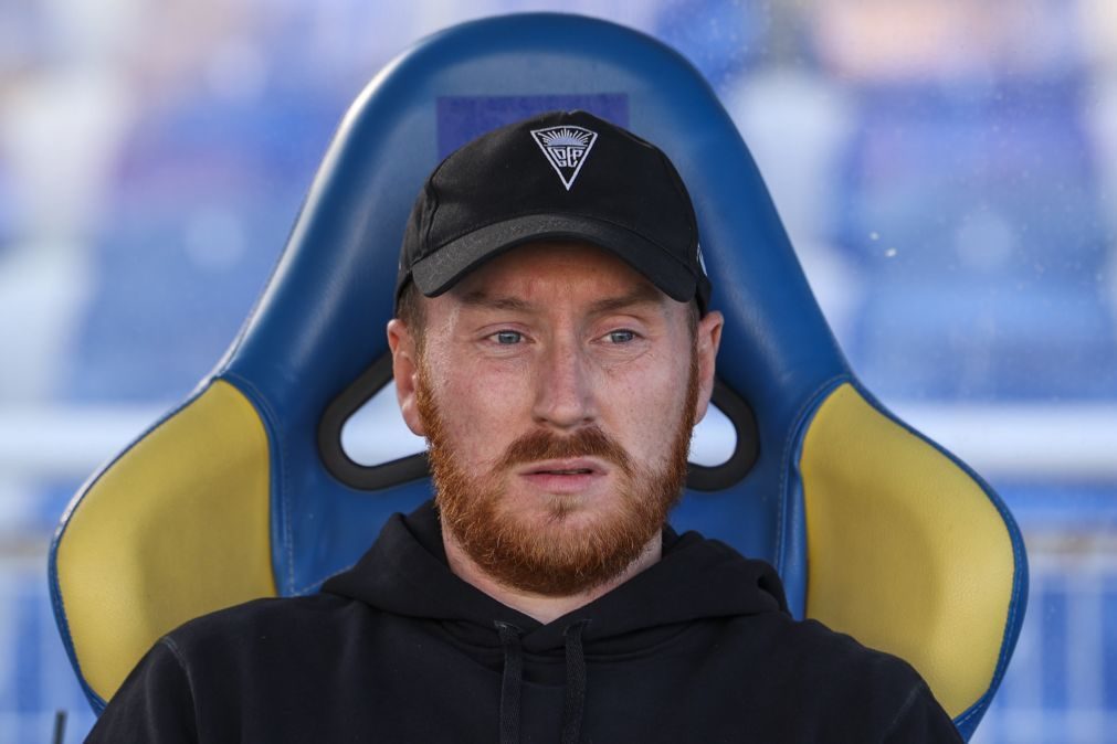 Ian Cathro diz que Estoril Praia vai à Luz tentar obter um primeiro triunfo fora