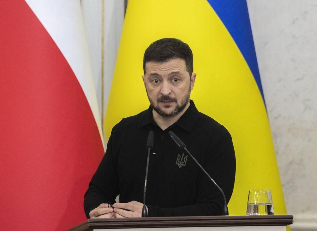 Ucrânia: Zelensky acusa Putin de 