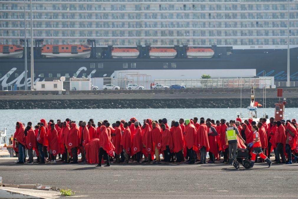 Polícia espanhola prende suspeitos de matarem migrantes em barco rumo às Canárias