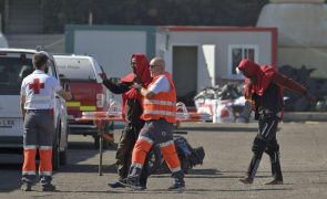 Mais de uma centena de migrantes desembarcam na Grande Canária