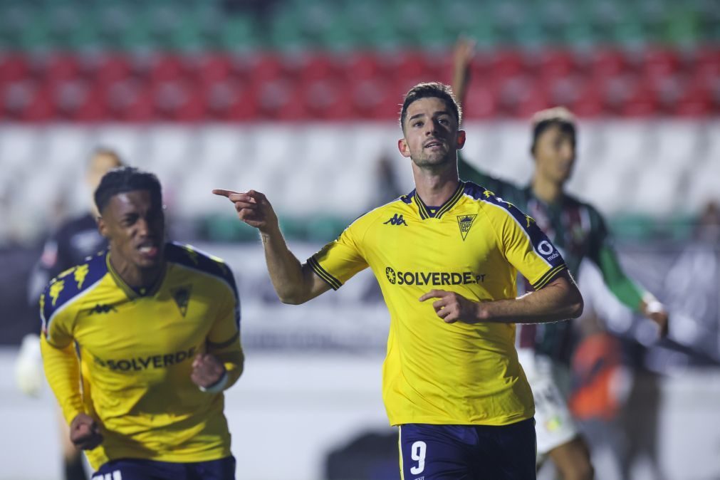 Estoril Praia vence Estrela por 4-2 e consegue primeiro triunfo fora na I Liga