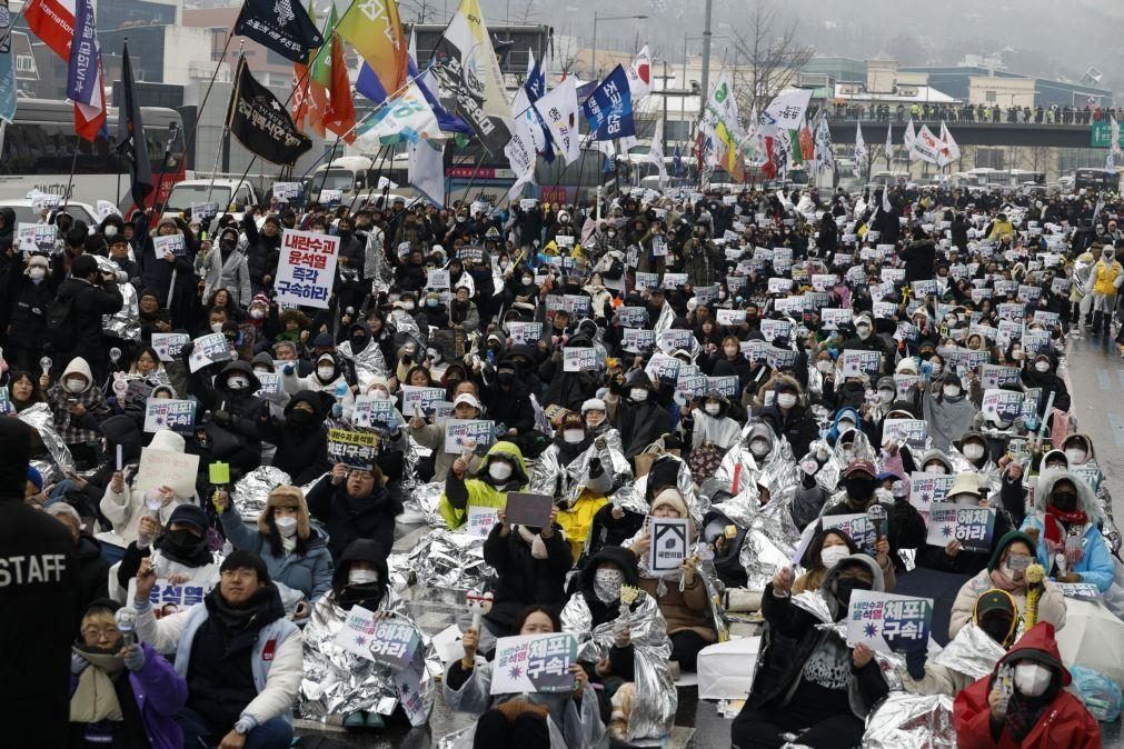 Agência anticorrupção da Coreia do Sul quer prolongar mandado de detenção de Yoon