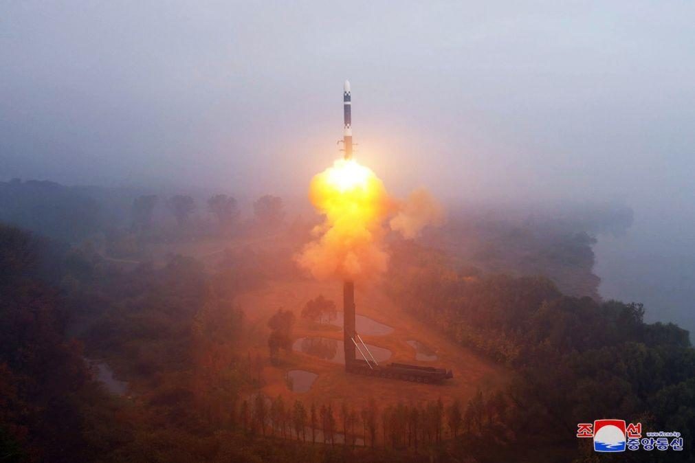 Coreia do Norte lança míssil durante visita de Antony Blinken a Seul