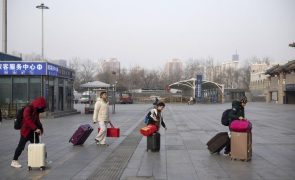 China prevê nove mil milhões de deslocações durante férias do Ano Novo Lunar