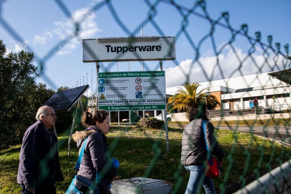 Fábrica da Tupperware mantém trabalhadores até final de janeiro mas incerteza continua