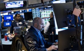 Wall Street cai após dados sobre o mercado laboral norte-americano