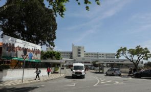 Ambulâncias retidas na Urgência do Hospital de Aveiro à espera de camas