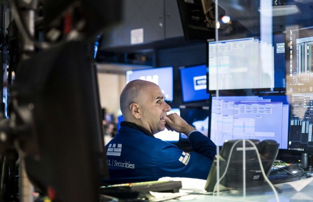 Wall Street sem tendência definida com tecnológicas a pressionarem