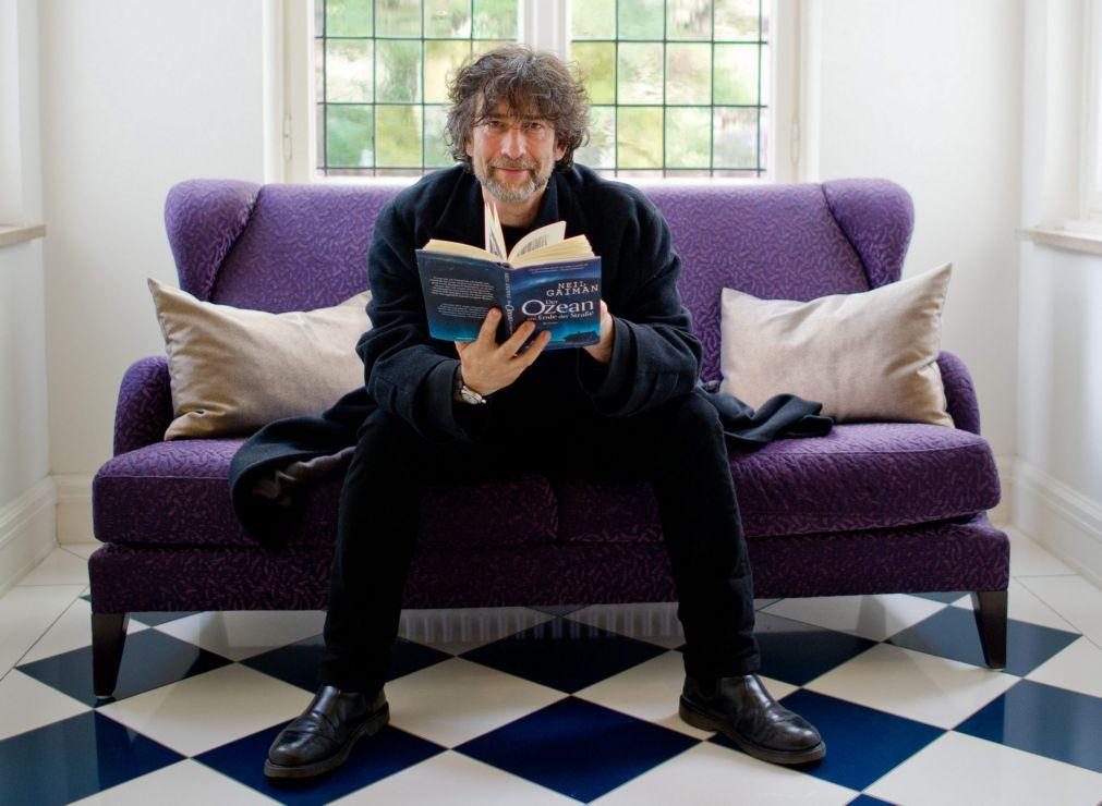 Nove mulheres acusam Neil Gaiman de abusos sexuais que autor nega