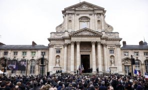 Centenas de franceses homenagearam líder da extrema-direita